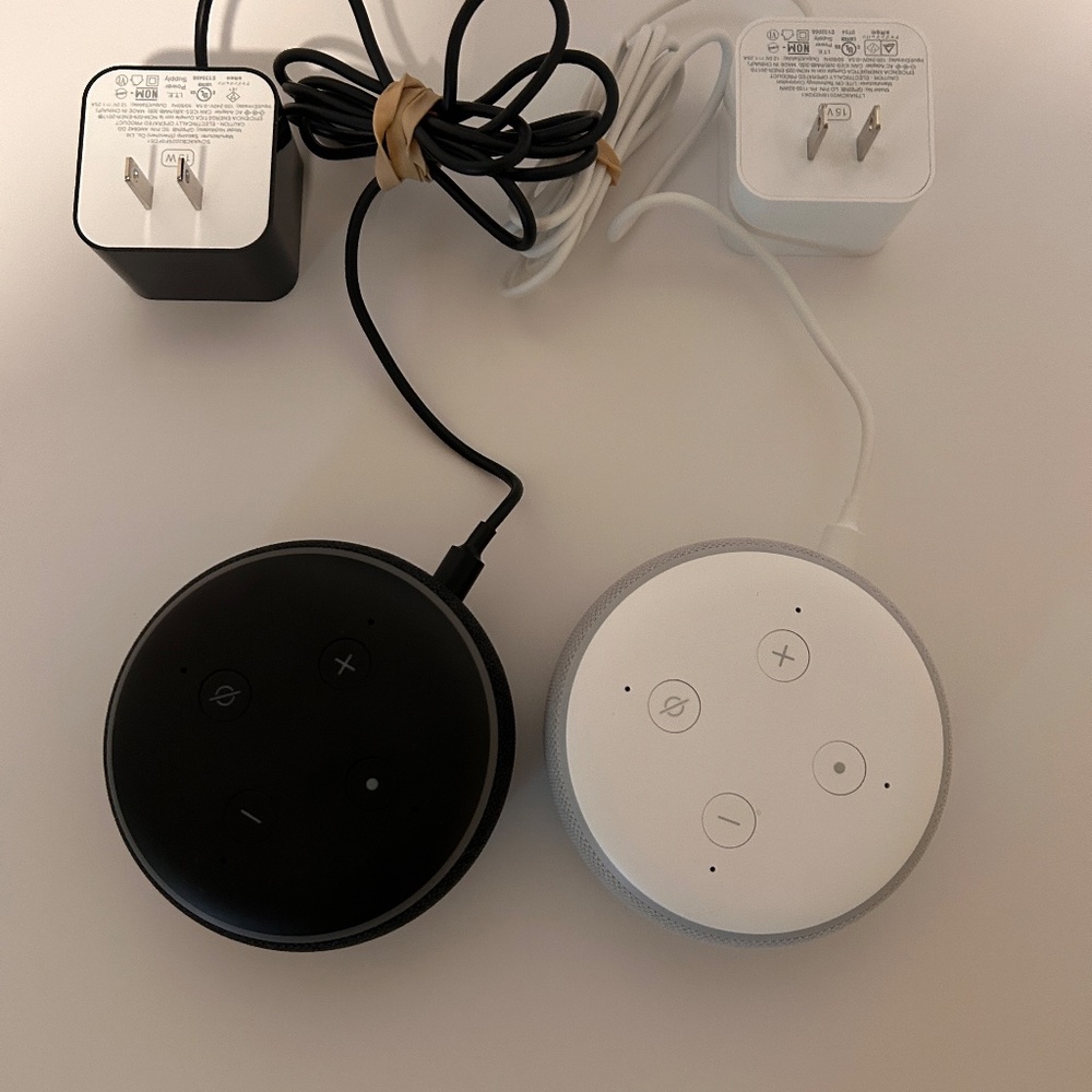 PAIR: Amazon echo dot Black and echo dot White